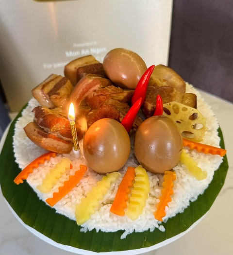 Ảnh vui 3-2: 'Bé Rồng' ở Nghệ An xin chào bà con cả nước- Ảnh 2. Mấy đứa sinh nhật dịp Tết kiểu...