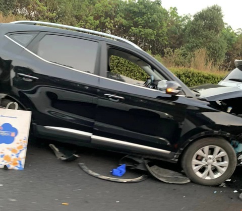 Cao tốc Long Thành - Dầu Giây kẹt cứng, 30 phút mới đi được 2km- Ảnh 4. Tại nạn liên hoàn trên cao tốc TP.HCM - Long Thành - Ảnh: QUỐC HUY