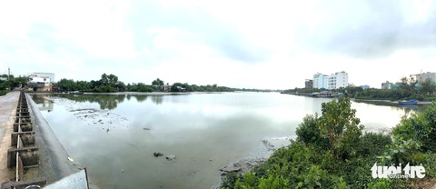 Bùn đất ứ đọng tại đoạn sông thuộc khu vực 4, phường Nhơn Bình, TP Quy Nhơn đã được nạo vét thông thoáng - Ảnh: LÂM THIÊN Bùn đất ứ đọng tại đoạn sông thuộc khu vực 4, phường Nhơn Bình, TP Quy Nhơn đã được nạo vét thông thoáng - Ảnh: LÂM THIÊN