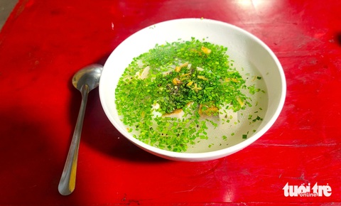 Bánh canh hẹ là món ngon bình dân mà rất nhiều du khách ưa thích - Ảnh: NGUYỄN HOÀNG Bánh canh hẹ là món ngon bình dân mà rất nhiều du khách ưa thích - Ảnh: NGUYỄN HOÀNG