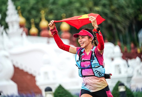 Từ hướng dẫn viên du lịch đến nhà vô địch chạy 100km- Ảnh 1. Hà Thị Hậu - cô hướng dẫn viên du lịch trở thành VĐV chạy phong trào hàng đầu Việt Nam - Ảnh: FBNV