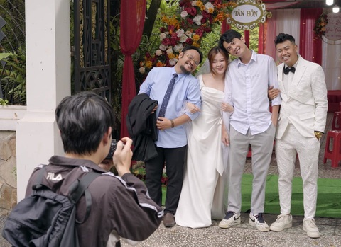 Âm thầm tung loạt hài Tết 2024, FapTV vẫn hút triệu view- Ảnh 3. Loạt phim hài Tết 2024 của FapTV hứa hẹn sẽ mang đến nhiều khoảnh khắc giải trí đầy tiếng cười, dí dỏm, vui tươi cùng những thông điệp ấm áp, gần gũi và thực tế.