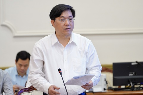 Thủ tướng: Phân cấp tối đa cho TP.HCM, bộ nào không phân cấp phải làm rõ- Ảnh 2. Thứ trưởng Bộ Kế hoạch và Đầu tư Trần Duy Đông báo cáo kết quả 8 tháng thực hiện nghị quyết 98 - Ảnh: HỮU HẠNH