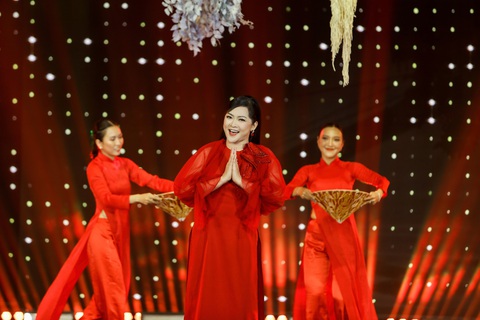 Gin Tuấn Kiệt - Puka khuấy động sân khấu Gala Nhạc Việt- Ảnh 7. Nhân cơ hội về nước làm live show, Như Quỳnh đã được đạo diễn Trần Thành Trung mời góp mặt trong Gala Nhạc Việt.