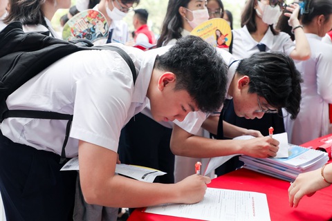 Nộp hồ sơ xét học bạ sớm, săn học bổng tại trường đại học song ngữ- Ảnh 2. Nộp hồ sơ xét học bạ sớm, săn học bổng tại trường đại học song ngữ- Ảnh 2.