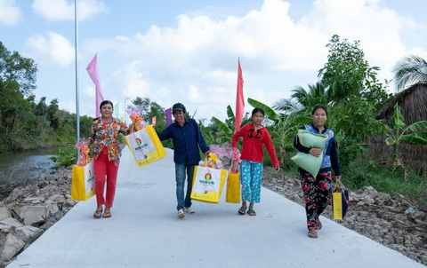 Phân bón Cà Mau mang đến nhà nông ‘Tết ấm no - Mùa sung túc’- Ảnh 4. Phân bón Cà Mau mang đến nhà nông ‘Tết ấm no - Mùa sung túc’- Ảnh 4.