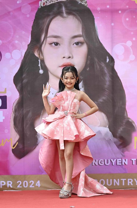 Mẫu nhí Nguyễn Trần Bảo Linh chinh chiến cuộc thi quốc tế tại Thái Lan- Ảnh 3. Mẫu nhí Nguyễn Trần Bảo Linh chinh chiến cuộc thi quốc tế tại Thái Lan- Ảnh 3.