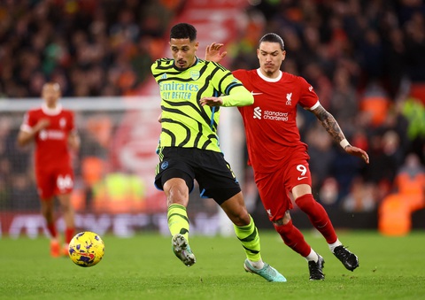 Vòng 23 Giải ngoại hạng Anh (Premier League): Arsenal quyết cản bước Liverpool- Ảnh 1. Arsenal (trái) phải đối mặt một Liverpool có phong độ cao - Ảnh: Reuters