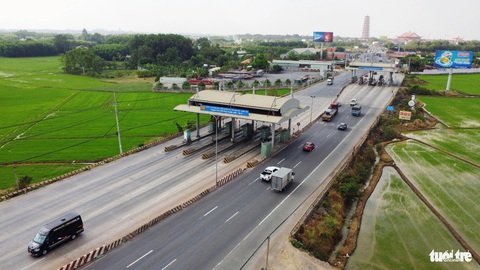 Trạm thu phí bỏ hoang, như lô cốt bẫy người đi đường- Ảnh 4. Toàn cảnh trạm thu phí T2 trên quốc lộ 51 đoạn qua tỉnh Đồng Nai - Ảnh: A LỘC
