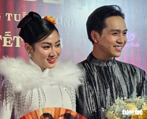 Diễn viên Trúc Mây, Bạch Công Khanh ra mắt phim Sáng đèn - Ảnh: ĐPCC Diễn viên Trúc Mây, Bạch Công Khanh ra mắt phim Sáng đèn - Ảnh: MI LY