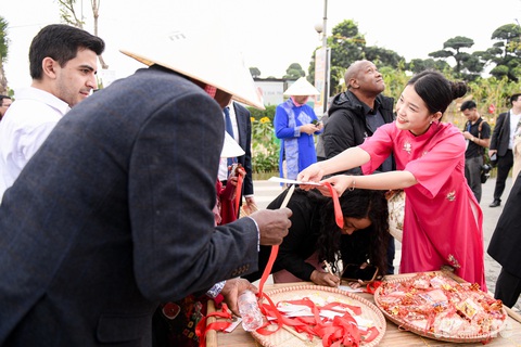 Trải nghiệm viết điều ước đầu năm - Ảnh: NAM TRẦN Trải nghiệm viết điều ước đầu năm - Ảnh: NAM TRẦN