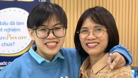 Cô gái ghép gan đầu tiên tại phía Nam đã 21 tuổi- Ảnh 1. Xuân Quý (trái) và mẹ - Ảnh: BVCC
