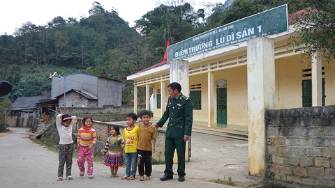 Phó bí thư người Mông trên đỉnh Si Ma Cai- Ảnh 3. Đổi thay ở thôn “3 không” Lù Dì Sán là điểm sáng trên đỉnh Si Ma Cai, nhờ vậy cuộc sống của bà con và trẻ em người Mông đã có nhiều đổi thay tích cực - Ảnh: VŨ TUẤN