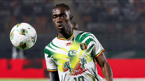 Ngôi sao Tottenham ‘ôm’ bệnh sốt rét đá AFCON- Ảnh 1. Ngôi sao Yves Bissouma của Tottenham bị sốt rét vẫn đá AFCON 2023 - Ảnh: GETTY IMAGES