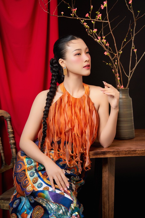 Hoàng Oanh khoe nhan sắc đậm nét Á Đông trong bộ ảnh Tết- Ảnh 9. Hoàng Oanh khoe nhan sắc đậm nét Á Đông trong bộ ảnh Tết- Ảnh 9.