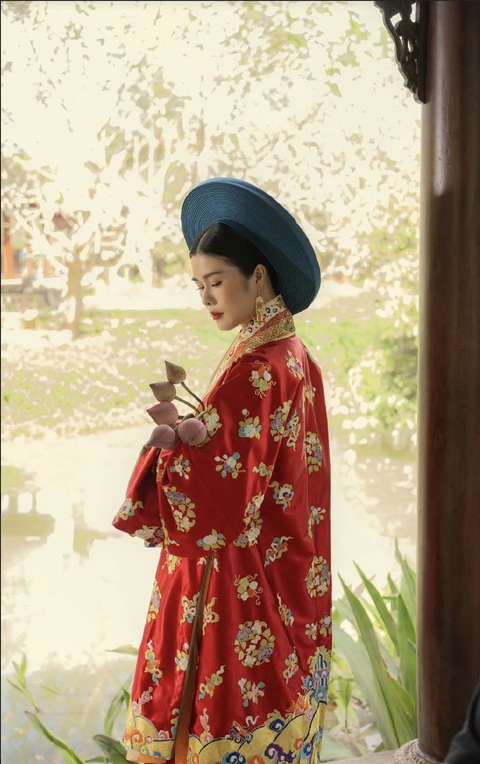 Phúc Anh, Thúy Diễm, Đỗ Thị Hà khoe sắc với Việt phục- Ảnh 13. Phúc Anh hoạt động “hết công suất” từ đầu năm khi ra mắt liên tiếp 2 ca khúc mừng Tết