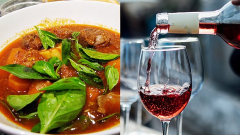 Món bò hầm truyền thống của Việt Nam và Merlot. (© Shutterstock) Món bò hầm truyền thống của Việt Nam và Merlot - Ảnh: Shutterstock