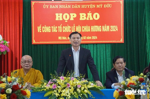 Phó chủ tịch UBND huyện Mỹ Đức Đặng Văn Cảnh chia sẻ tại buổi họp báo - Ảnh: T.ĐIỂU Phó chủ tịch UBND huyện Mỹ Đức Đặng Văn Cảnh chia sẻ tại buổi họp báo - Ảnh: T.ĐIỂU