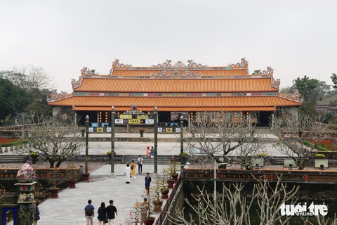 Tết này điện Thái Hòa và Kiến Trung cho tham quan miễn phí 3 ngày đầu năm- Ảnh 1. Điện Thái Hòa bên trong Hoàng cung Huế đã tháo bạt thi công, sẵn sàng đón khách tham quan dịp Tết Giáp Thìn này - Ảnh: NHẬT LINH