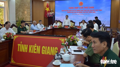 Phó thủ tướng yêu cầu 4 tỉnh mạnh tay xử lý các tàu cá vi phạm- Ảnh 2. Phó thủ tướng Chính phủ Trần Lưu Quang kết luận tại hội nghị trực tuyến với 5 địa phương - Ảnh: BỬU ĐẤU