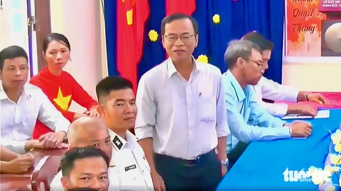 Chúc Tết trực tuyến đến cán bộ, chiến sĩ, người dân huyện đảo Trường Sa- Ảnh 3. Thầy Phan Quang Tuấn gửi lời cảm ơn về đất liền - Ảnh: MINH CHIẾN