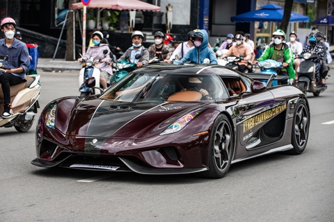 Doanh nhân Hoàng Kim Khánh chi gần 9 tỉ sửa siêu xe Koenigsegg Regera- Ảnh 1. Chiếc Koenigsegg Regera từng được bắt gặp xuất hiện trên đường phố Hà Nội. Ảnh: Facebook