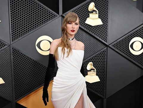 Taylor Swift trên thảm đỏ Grammy 2024 - Ảnh: Billboard Taylor Swift trên thảm đỏ Grammy 2024 - Ảnh: Billboard