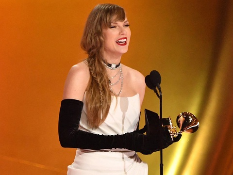 Taylor Swift Taylor Swift nhận giải thưởng cho Album nhạc pop xuất sắc nhất - Ảnh: Getty Images