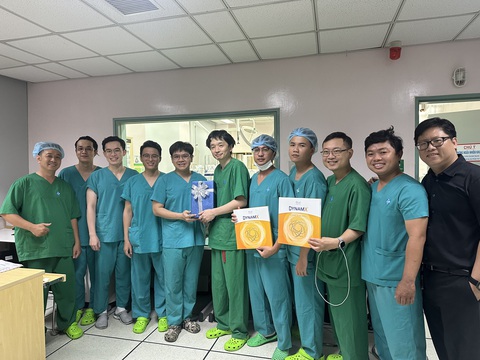Công nghệ điều hợp sinh học được ứng dụng tại Việt Nam- Ảnh 3. TS.BS Makoto cùng các chuyên gia tim mạch tại Bệnh viện Đại học Y Dược TP.HCM thành công ứng dụng công nghệ điều hợp sinh học mới - Ảnh: Đ.H.