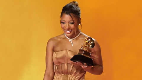Victoria Monét xúc động nhận giải Grammy cho nghệ sĩ mới xuất sắ - Ảnh: Getty Images Victoria Monét xúc động nhận giải Grammy cho Nghệ sĩ mới xuất sắc - Ảnh: Getty Images