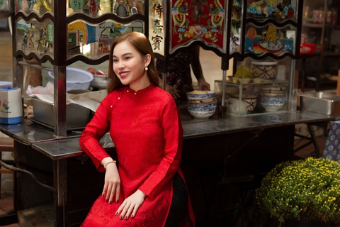 Giang Hồng Ngọc tiết lộ mối quan hệ với các 'chị đẹp' sau show- Ảnh 6. Nhìn lại năm qua, Giang Hồng Ngọc nói cô rút ra được nhiều kinh nghiệm, nhờ vậy bản thân cũng trưởng thành hơn. Nữ ca sĩ hài lòng vì đã luôn hết mình với âm nhạc. Điều khiến cô tiếc nuối là vẫn chưa may mắn tìm được một ca khúc “để đời” cho mình.