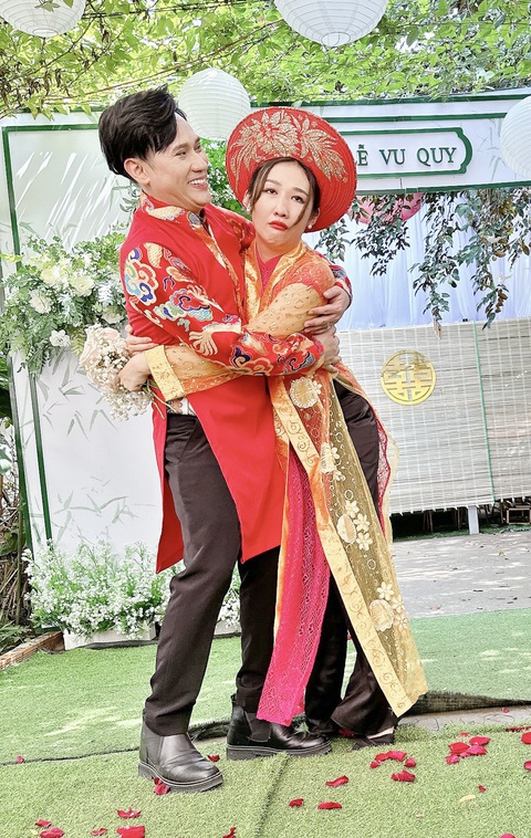 Nguyên Vũ trình làng ca khúc tự sáng tác 'May quá, mình cưới luôn nha'- Ảnh 2. Tạo hình của hai nhân vật chính trong May quá, mình cưới luôn nha