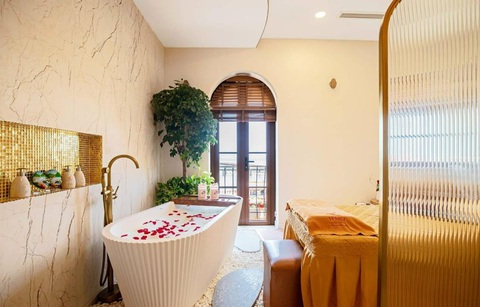Khách sạn Venice Phú Quốc - nơi lưu giữ khoảnh khắc tình yêu- Ảnh 3. Thiên nhiên được khéo léo lồng ghép trong từng chi tiết thiết kế và nội thất