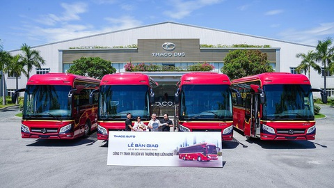 THACO AUTO bàn giao lô 10 xe buýt cao cấp Mercedes-Benz cho Công ty Liên Hưng- Ảnh 1. THACO AUTO bàn giao 4 xe buýt cao cấp Mercedes-Benz cho Công ty Liên Hưng tại nhà máy THACO BUS