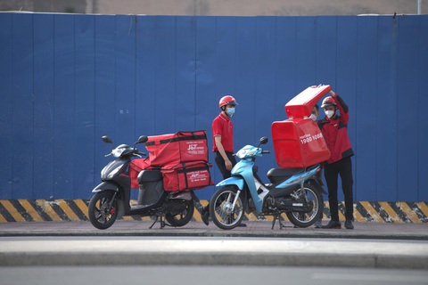 J&T Express đảm bảo mạng lưới vận chuyển ổn định và hiệu quả trong mùa cao điểm Tết Nguyên đán- Ảnh 3. Đội ngũ Shipper của J&T Express được đào tạo chuyên nghiệp, phục vụ tối ưu nhu cầu của khách hàng - Ảnh: J&T Express Việt Nam
