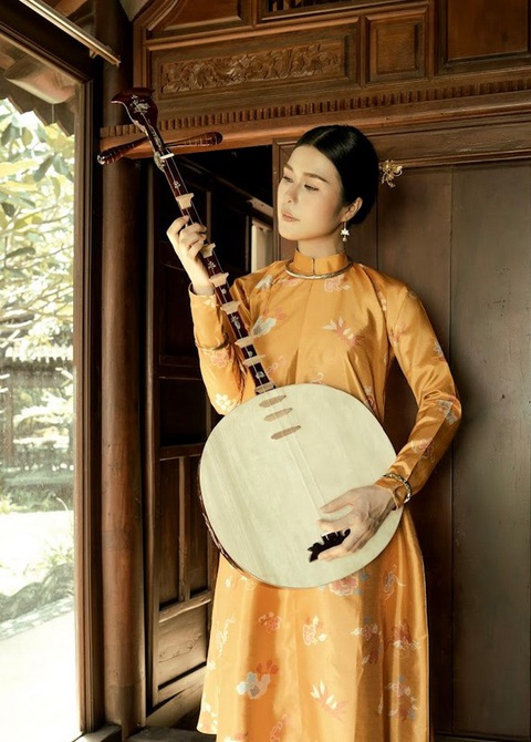 Phúc Anh, Thúy Diễm, Đỗ Thị Hà khoe sắc với Việt phục- Ảnh 2. Trang phục áo ngũ thân tay chẽn - áo chẽn là dạng thức trang phục thông dụng và phổ biến nhất dưới triều Nguyễn, được sử dụng từ trong hoàng thất, quý tộc cho đến người dân thường