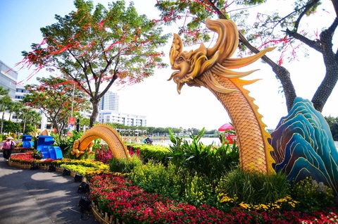 Hội hoa xuân Phú Mỹ Hưng Tết Giáp Thìn 2024 rộn ràng đón khách- Ảnh 2.