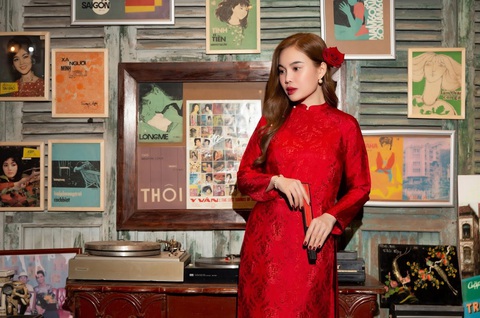 Giang Hồng Ngọc tiết lộ mối quan hệ với các 'chị đẹp' sau show- Ảnh 9. Bật mí kế hoạch năm mới, Giang Hồng Ngọc cho biết cô chuẩn bị cho ra mắt một bản ballad được nhạc sĩ Tăng Nhật Tuệ sáng tác từ hơn nửa năm trước nhưng vì nữ ca sĩ phải tham gia show “Chị đẹp” nên chưa có thời gian hoàn thiện.