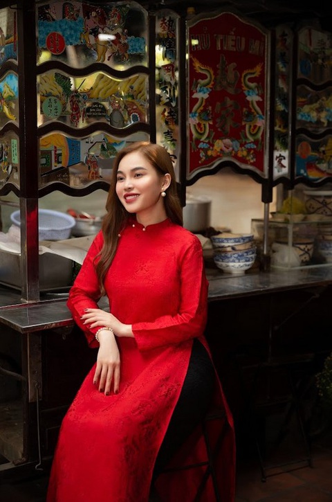 “Mong khán giả sẽ theo dõi và ủng hộ Ngọc thật nhiều. Sau đó Ngọc sẽ đợi thêm một vài bài thật hay nữa từ các nhạc sĩ mà Ngọc đã chọn. để gửi đến mọi người thật sớm”, cô nói. “Mong khán giả sẽ theo dõi và ủng hộ Ngọc thật nhiều. Sau đó Ngọc sẽ đợi thêm một vài bài thật hay nữa từ các nhạc sĩ mà Ngọc đã chọn, để gửi đến mọi người thật sớm”, cô nói.