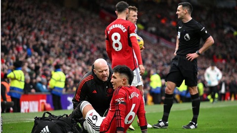 Tin tức thể thao sáng 6-2: Foden lập hat-trick đưa Man City lên nhì bảng- Ảnh 2. Hậu vệ Lisandro Martinez của Manchester United nghỉ thi đấu 8 tuần - Ảnh: Getty