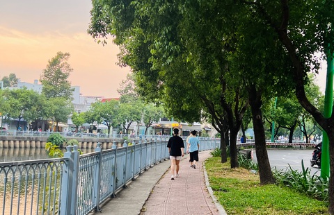 Rủ nhau ăn Tết khỏe: Chơi quần vợt, đạp xe, đi bộ- Ảnh 3. TP.HCM có nhiều điểm tập thể dục lý tưởng - Ảnh: YẾN TRINH