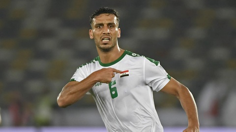Hậu vệ Iraq giã từ tuyển quốc gia vì bị lăng mạ ở Asian Cup 2023- Ảnh 1. Ali Adnan Kadhim trong màu áo tuyển Iraq - Ảnh: GETTY IMAGES