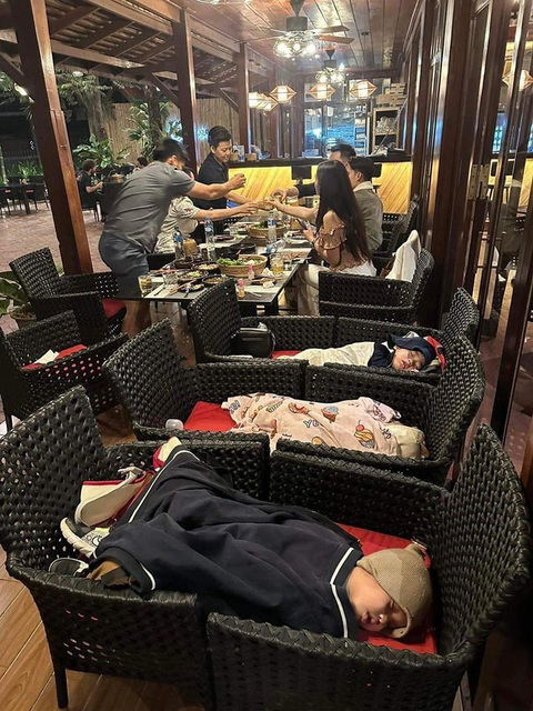 Ảnh vui 6-2: Sáng kiến tiệc tất niên 'uống nhẹ, nói khẽ, cười duyên'- Ảnh 1. "Công đoạn đặt được vào đúng chỗ cũng là cả một vấn đề nan giải", người trong cuộc lên tiếng.