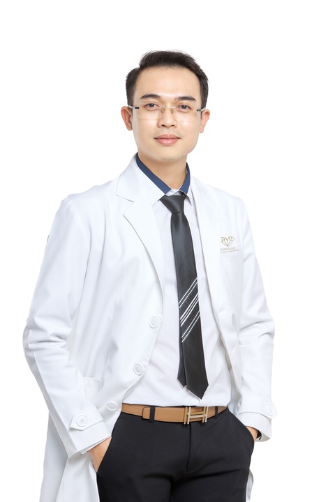 Mặt sáng, dáng xinh không quá khó!- Ảnh 4. Bác sĩ CKII da liễu Phạm Minh Trường - Ảnh: NVCC