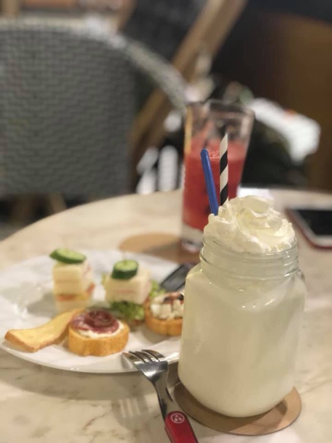 Dù đi đâu cũng về Sài Gòn tận hưởng mùa xuân êm đềm- Ảnh 4. Bữa điểm tâm ở cà phê Ân Nam - Ảnh: THIÊN AN