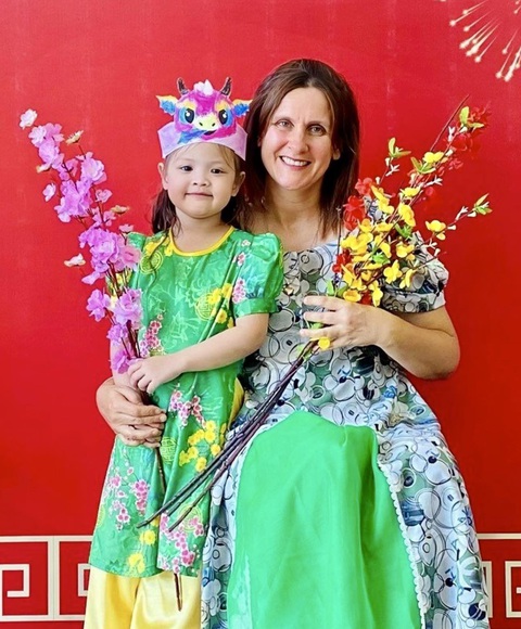 Cô Jade Tornquist, người Úc, chụp ảnh Tết cùng cháu gái - Ảnh NVCC Cô Jade Tornquist, người Úc, chụp ảnh Tết cùng cháu gái - Ảnh: NVCC