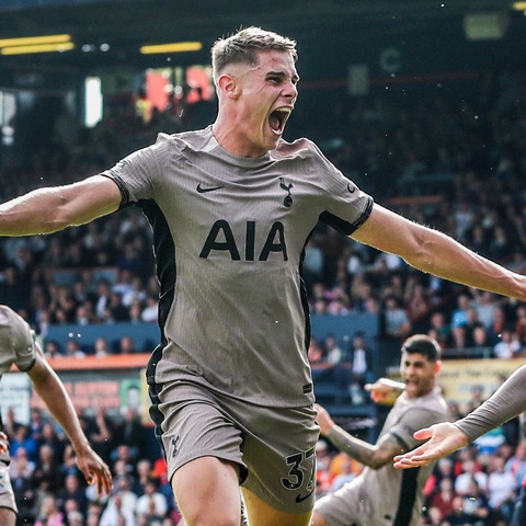 Tin tức thể thao sáng 6-2: Foden lập hat-trick đưa Man City lên nhì bảng- Ảnh 3. Micky Van De Ven là cầu thủ chạy nhanh nhất Premier League - Ảnh: REUTERS