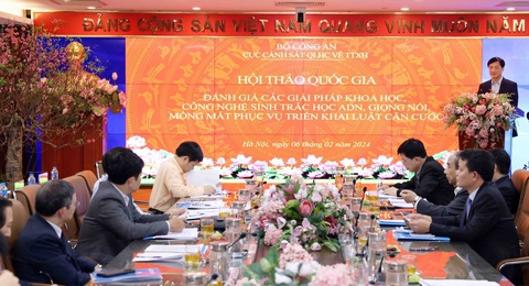 Bộ Công an đánh giá giải pháp đưa ADN, giọng nói, mống mắt vào dữ liệu căn cước- Ảnh 3. Quang cảnh hội thảo - Ảnh: GIA HÂN