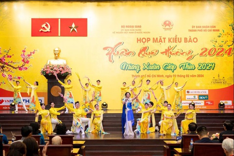 Xuân Quê Hương 2024 - ‘Thành phố Hồ Chí Minh - Viết tiếp thiên anh hùng ca ngời sáng’- Ảnh 3. Xuân Quê Hương 2024 - ‘Thành phố Hồ Chí Minh - Viết tiếp thiên anh hùng ca ngời sáng’- Ảnh 3.