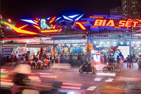 Hàng quán khởi sắc sau thời gian tìm cách ‘thoát đáy’- Ảnh 1. Hàng quán khởi sắc sau thời gian tìm cách ‘thoát đáy’- Ảnh 1.